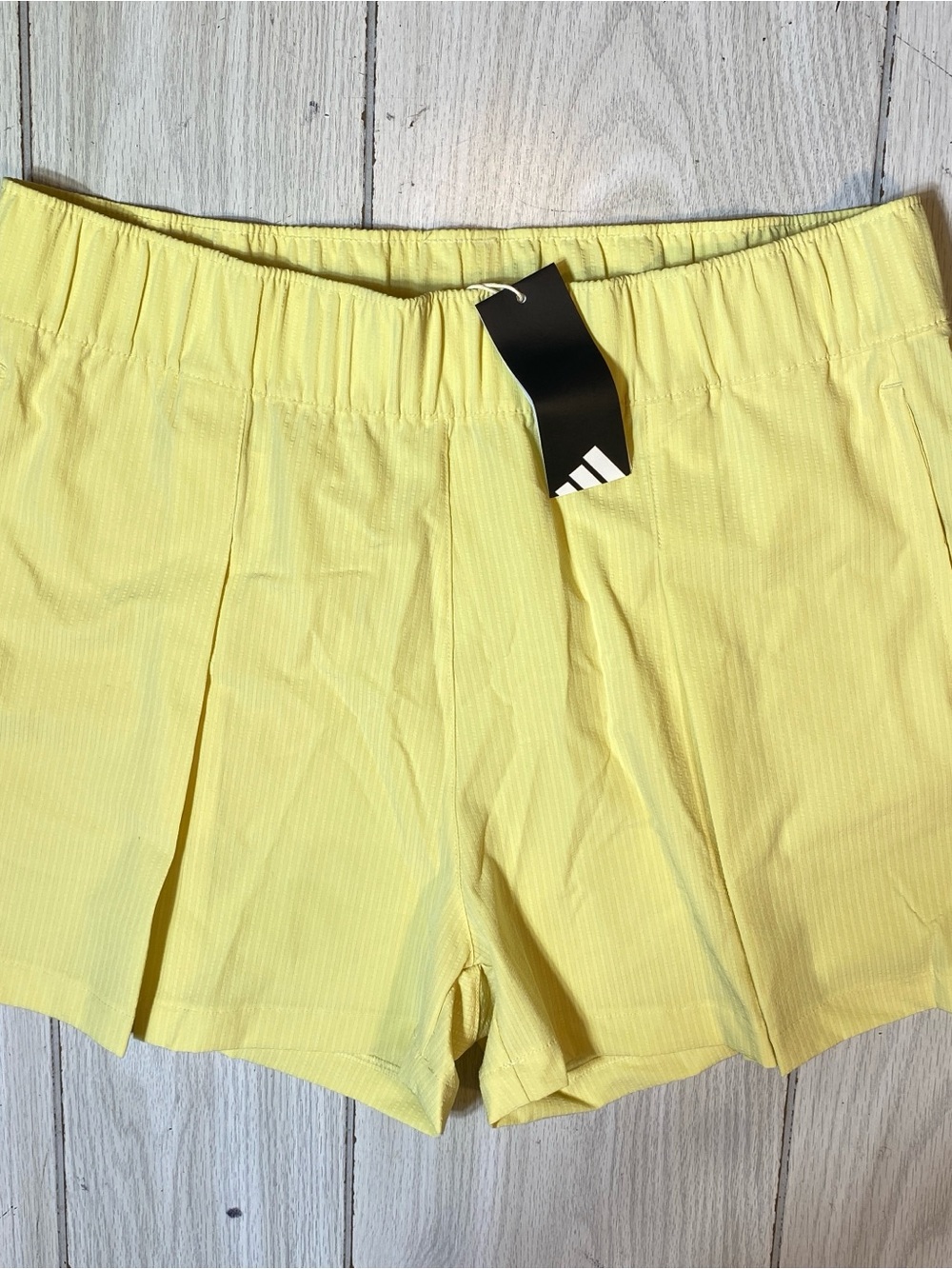 NWT Adidas Women W Go-To Pleated Golf Shorts Powder Yellow Size Large JI6309